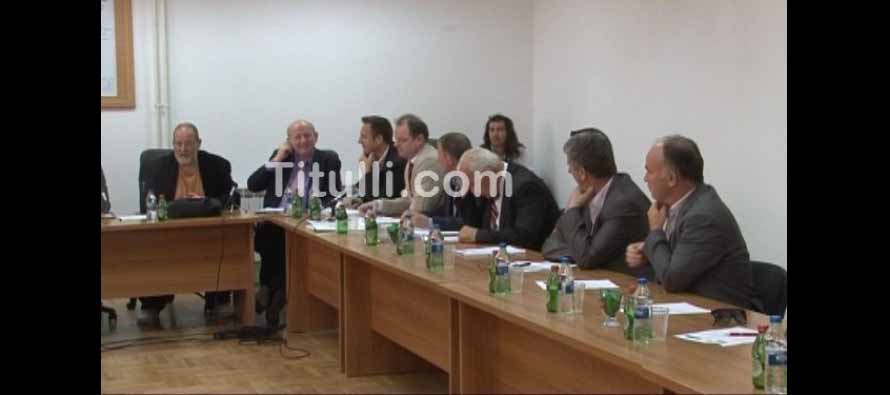 Problemet e shqiptarëve në Luginë, pjesë e diskutimeve në tryezën e rrumbullakët (foto)